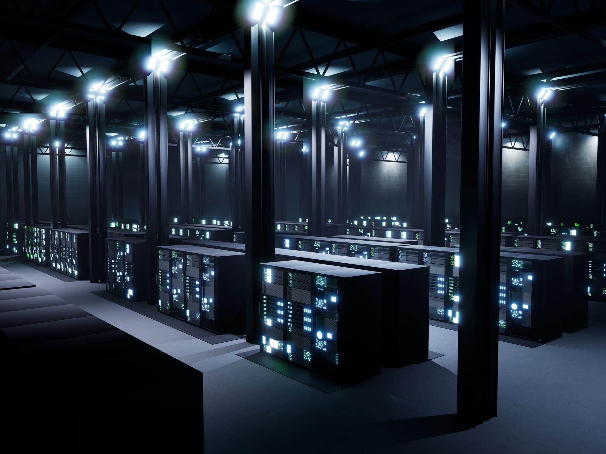 Moderne datasenter med flere rader av servere Storslått visning av et datasenter med servere i rekke. Mørkt datasenter med flere rader av servere, opplyst av sterke lys, gir en industriell atmosfære. Kald fargepalett med skinnende detaljer.